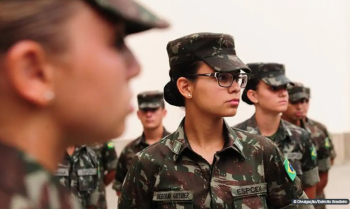 A partir do próximo ano, mulheres poderão se alistar voluntariamente no serviço militar aos 18 anos