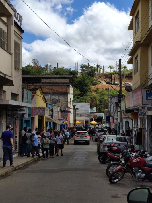 PÓS-FLEXIBILIZAÇÃO: Ruas centrais de Guanhães tem movimento intenso na manhã desta segunda