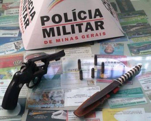 Polícia ambiental e rodoviária apreende arma de fogo na MGC 120 em São João Evangelista