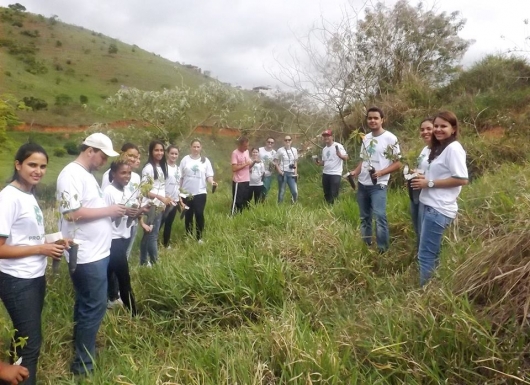 Revitalização: plantio de mudas marca “Projeto Verde” realizado pelo 6º período de Administração da PUC