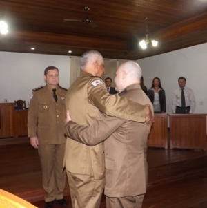 Passagem de comando é marcada por emoção em Guanhães