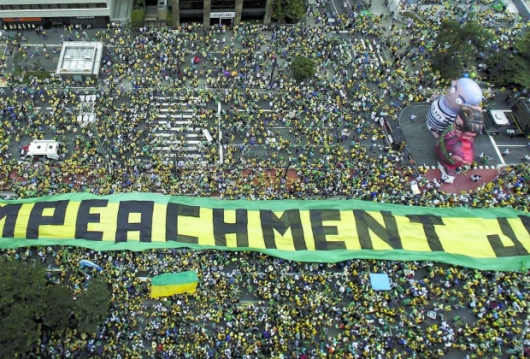 Protestos voltam maiores e ampliam pressão sobre Dilma