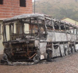 Ônibus pega fogo em Sabinópolis
