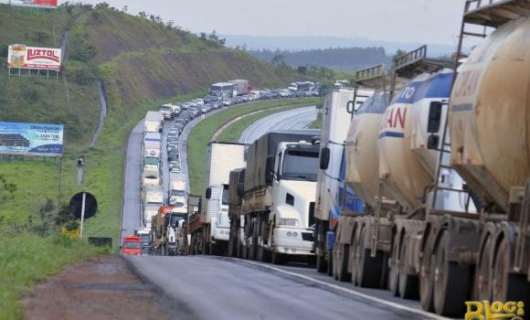 Protesto de caminhoneiros no país entra no quinto dia