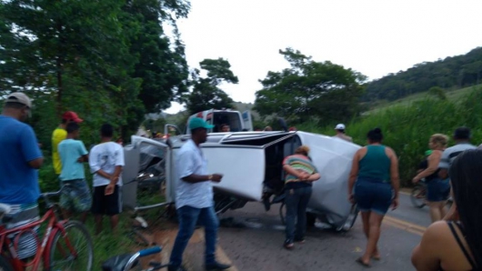 Colisão entre dois veículos deixa um morto em São João Evangelista