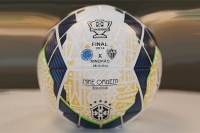 CBF divulga bola personalizada para a final da Copa do Brasil