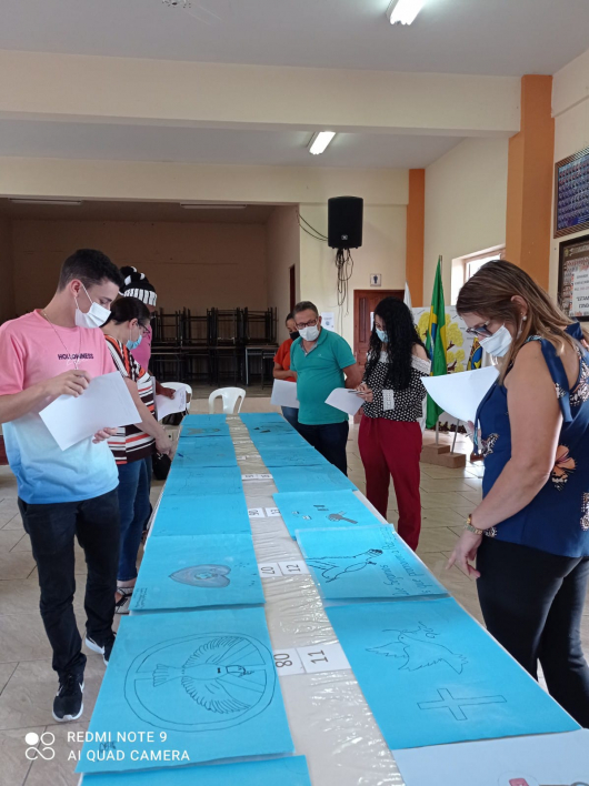 Alunos das Escolas Estaduais de Guanhães participam de concurso de cartaz sobre a paz com o tema “Estamos todos Conectados”