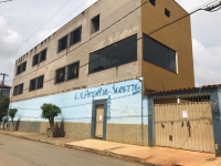 Escola Municipal de Belo Oriente amanhece fechada por atraso no aluguel