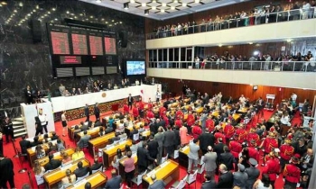 Deputados estaduais eleitos tomam posse neste domingo em MG