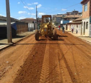 Asfalto chega ao bairro Vicente Guabiroba