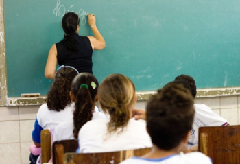 Professores da educação básica terão desconto de 15% em hotéis. O anúncio foi feito ontem pelo governo.