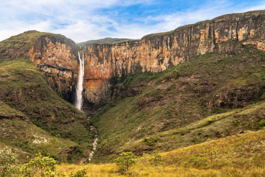 Homem fica ferido ao cair de cachoeira em Conceição do Mato Dentro