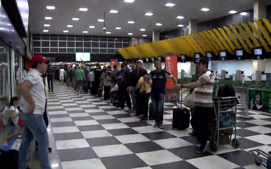 Consumidor sem combustível pode cancelar pacote de viagem para o feriado, diz Procon-SP