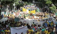 Manifestantes voltam às ruas contra a corrupção e a presidente Dilma em BH