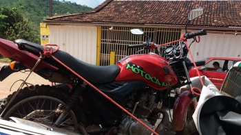 Arma de fogo e motocicleta são apreendidas na Zona Rural de Rio Vermelho