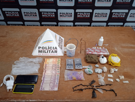 Dois jovens, de 18 anos, são presos por tráfico de drogas em Guanhães