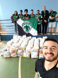 Brutos Handebol distribui alimentos arrecadados no 4º Torneio Interno do Clube