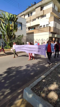 SEMANA DA JUSTIÇA PELA PAZ EM CASA: Caminhada em combate à violência contra a mulher reúne dezenas de pessoas nas ruas centrais de Guanhães
