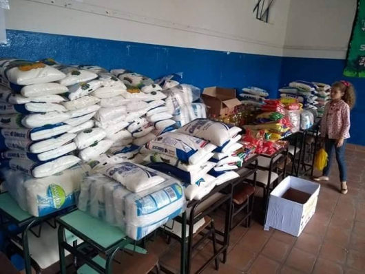 CORRENTINHO: E.E Tenente José Coelho da Rocha arrecada mais de duas toneladas de alimentos em gincana solidária em prol do HIC