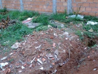 Cidadão reclama de lote sujo no bairro Almas