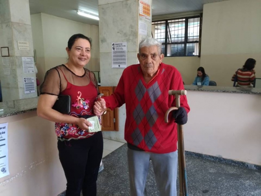 ELEIÇÕES SUPLEMENTARES EM GUANHÃES: Mesmo sem obrigatoriedade, idoso de 95 anos não deixa de exercer a cidadania e vai às urnas