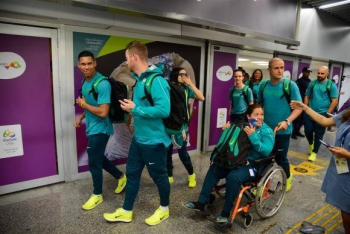 Atletas paralímpicos do atletismo chegam entusiasmados para a Rio 2016