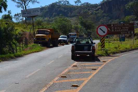 Começa as obras de recapeamento na rodovia que liga Serro a Presidente Kubitschek