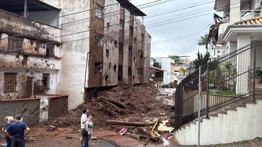 Sobe para 72 o n&uacute;mero de mortos nas chuvas em Minas Gerais
