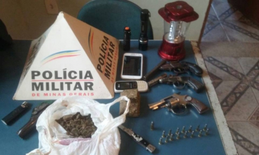 Trio é preso com armas e drogas em acampamento na zona rural de Santa Maria do Suaçui