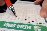 Mega-Sena acumula e vai pagar R$ 5 milhões no sábado