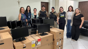 Sicoob Credicemn distribui 60 computadores para instituições da região