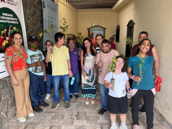 DIA DA ÁRVORE: Alunos da APAE Guanhães participam da distribuição de mudas nativas na Secretaria Municipal de Meio Ambiente