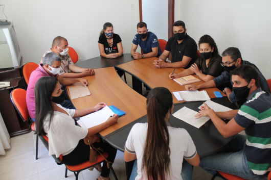 Voluntários da ONG Pets de rua e Adoção Guanhães se reúnem com vereadores do município e cidades vizinhas em busca de soluções