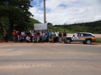 Projeto Sustent&aacute;vel: Em a&ccedil;&atilde;o conjunta, plantio de mudas &eacute; realizado na BR 259, entrada de Sabin&oacute;polis