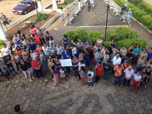 Fiéis de Rio Vermelho fazem manifestação pela permanência do atual padre da paróquia