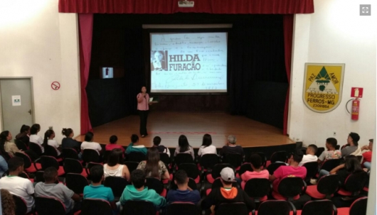 Educação e Cultura: Alunos de Dores de Guanhães visitam Centro Cultural Roberto Drummond em Ferros