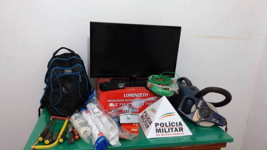 Irmãos são presos em flagrante após furto de veículo e produtos em Dom Joaquim