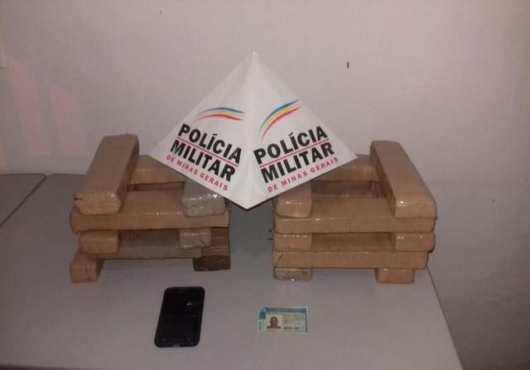 Cabeleireiro é preso com 20 tabletes de maconha em Belo Oriente