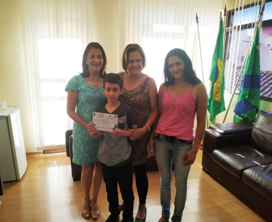 GUANHÃES: Aluno da Zona Rural conquista 1º lugar geral na Olimpíada de Matématica e recebe prêmio
