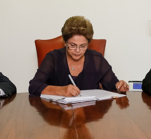 Dilma sanciona lei que torna crime hediondo assassinato de policiais