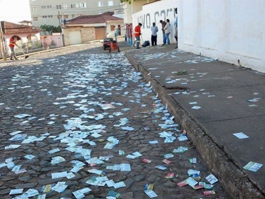 Sujeira: garis madrugam para dar conta da limpeza nas ruas