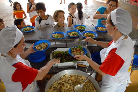 EDUCAÇÃO: Prefeituras vão receber cartilhas do programa de alimentação escolar