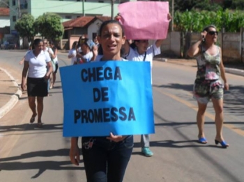 Professores de Cantagalo realizam manifestação contra administração municipal