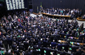 Impeachment de Dilma é aprovado por 367 votos; processo segue para o Senado