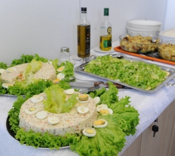 Ao iniciar sua ceia, opte por uma salada bem colorida e, depois, prepare algum tipo de carne magra