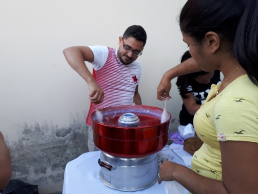 Crianças e jovens participam de tarde de lazer no Bairro União