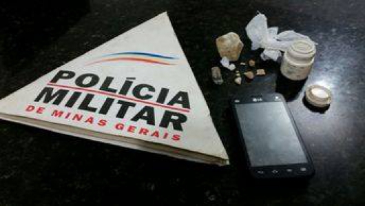 Polícia prende três suspeitos de tráfico de drogas em Diamantina