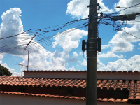 Cemig alerta sobre os riscos da instalação de antenas de TV próximas à rede elétrica
