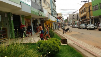 Comércio guanhanense divulga horários especiais para o período natalino