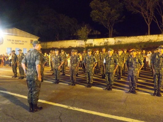 Cabos e soldados do Tiro de Guerra Tenente Xavier 04-012 de Guanhães, encerram ano de instrução